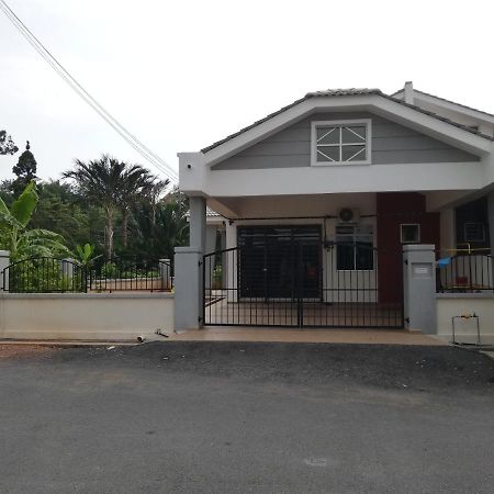 Samsiah Guest House - Taman Yayasan Segamat Buloh Kasap Экстерьер фото